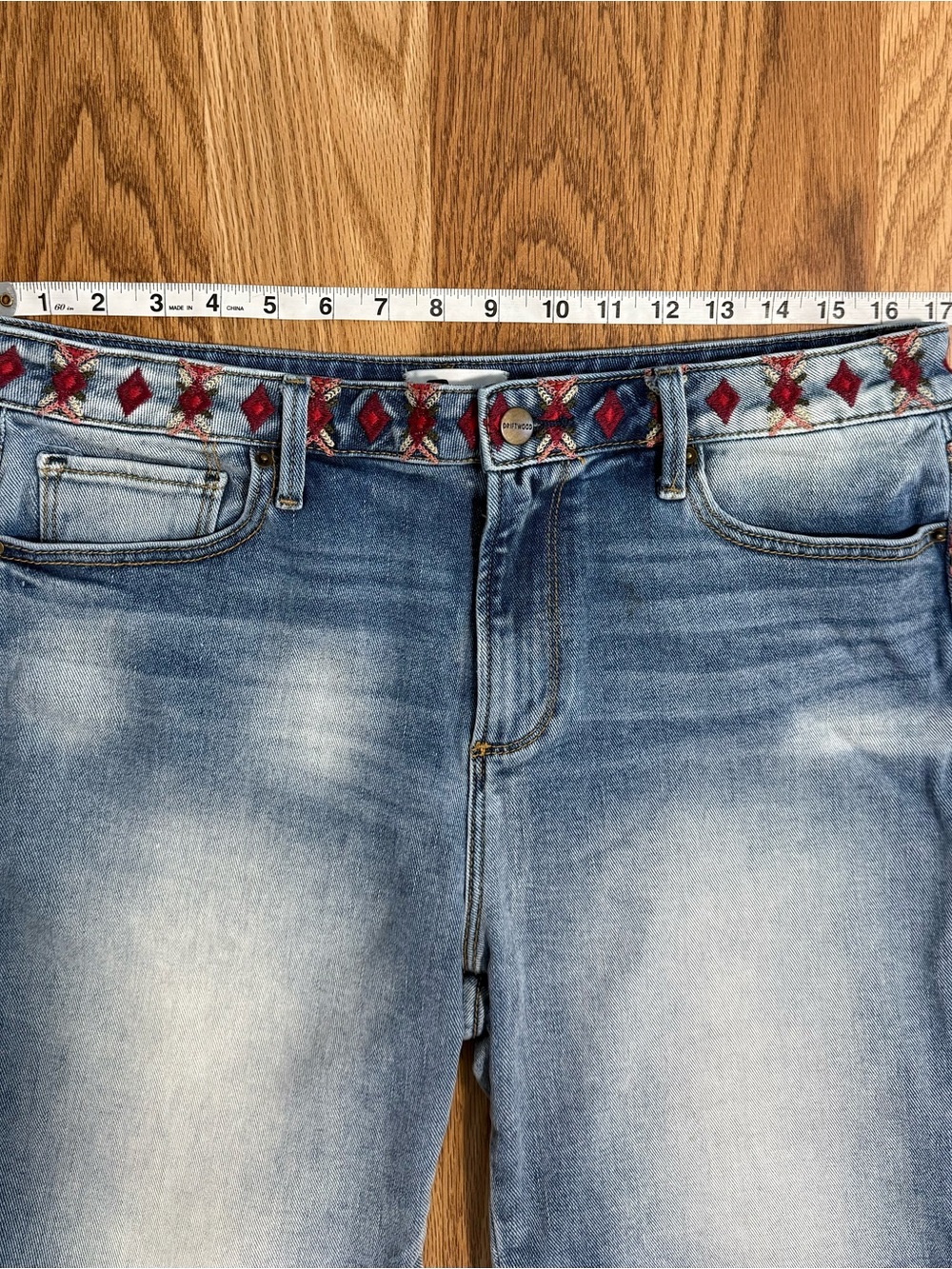 DRIFTWOOD Women's Lulu Cut Off Jean Shorts with Embroidery- Size 30 - Picture 8 of 9